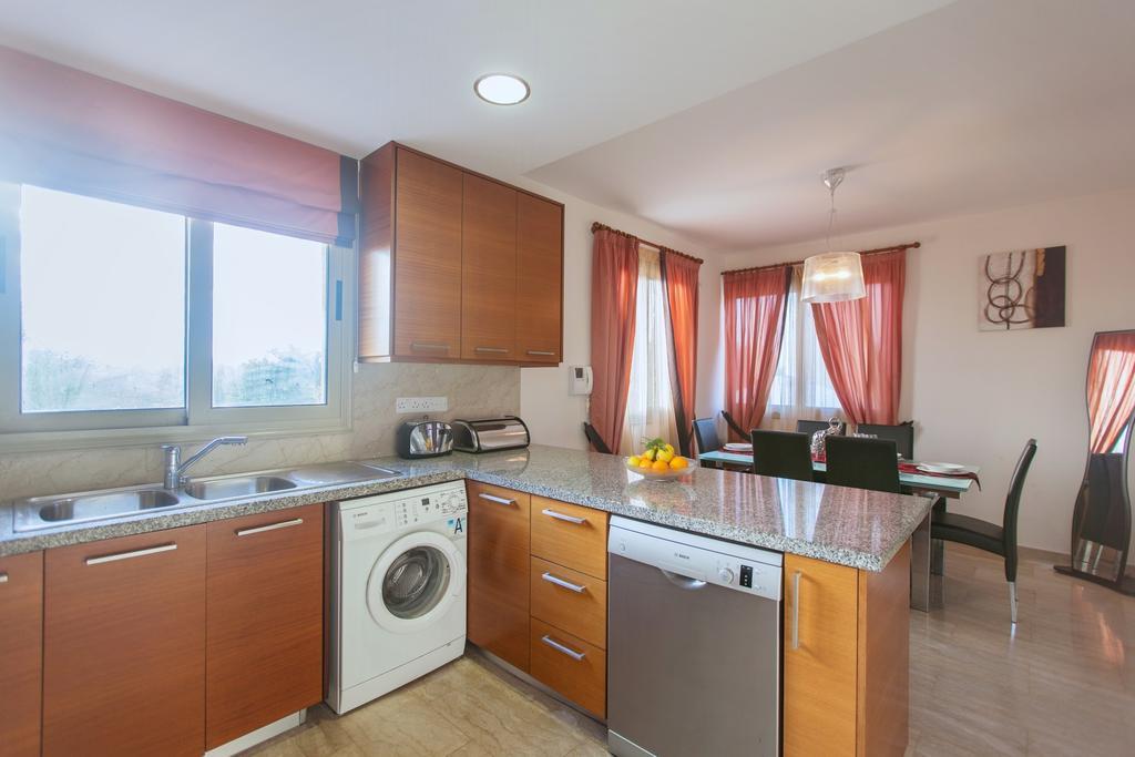 Villa Saraliana Sandy Beach Villas - Heated Pool - Jacuzzi - Private Beach Area Polis Zimmer foto