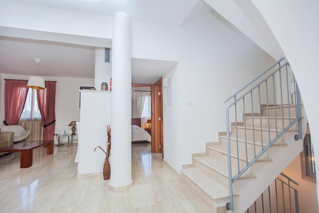 Villa Saraliana Sandy Beach Villas - Heated Pool - Jacuzzi - Private Beach Area Polis Zimmer foto