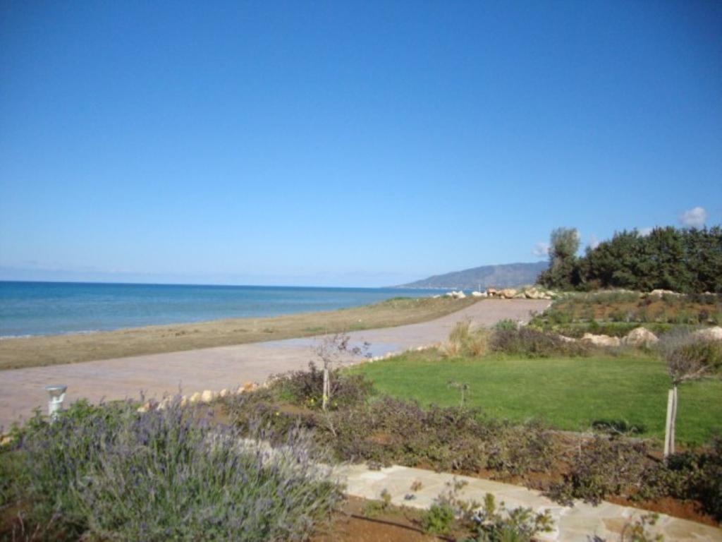 Villa Saraliana Sandy Beach Villas - Heated Pool - Jacuzzi - Private Beach Area Polis Zimmer foto
